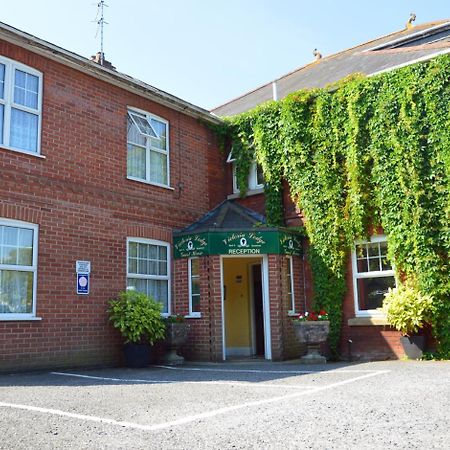 Victoria Lodge Guest House 솔즈베리 외부 사진