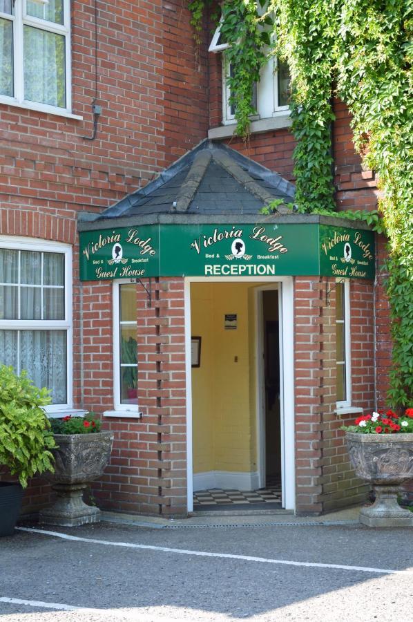 Victoria Lodge Guest House 솔즈베리 외부 사진