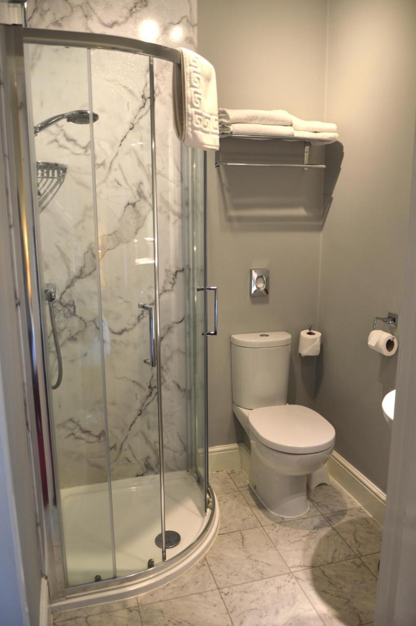 Victoria Lodge Guest House 솔즈베리 외부 사진